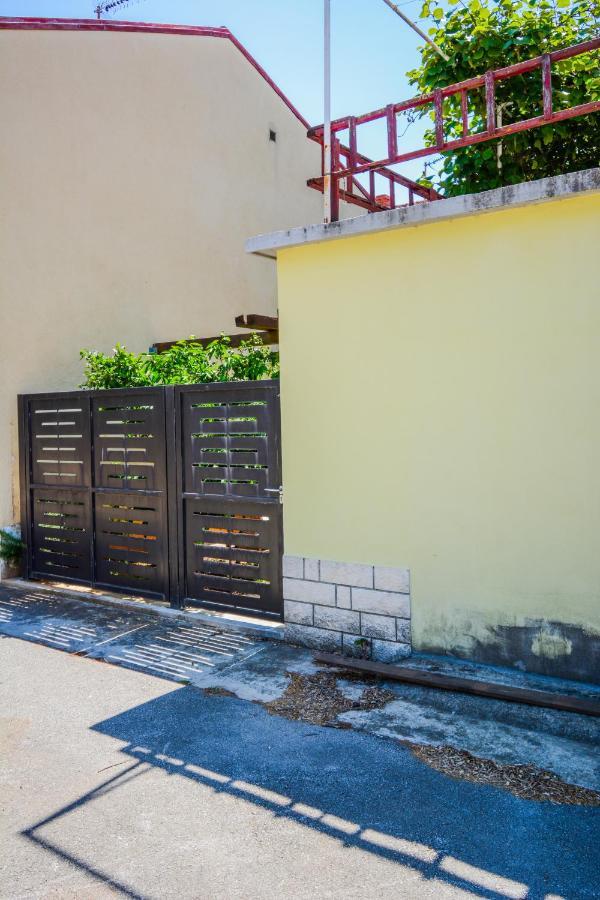 Apartment Grey&Yellow Ζαντάρ Εξωτερικό φωτογραφία